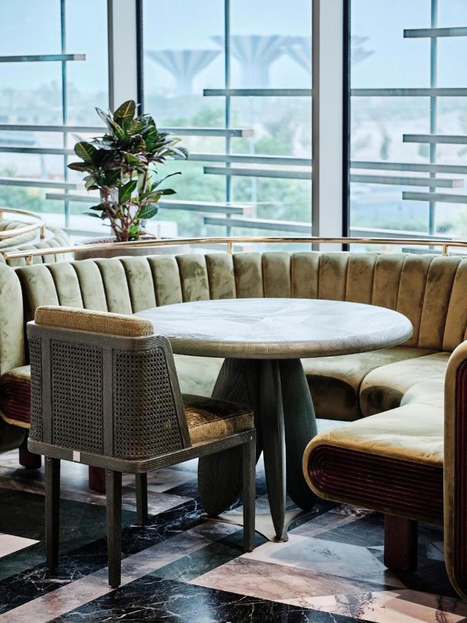 Отель Grand Hyatt Kuwait Кувейт Экстерьер фото A table and chair