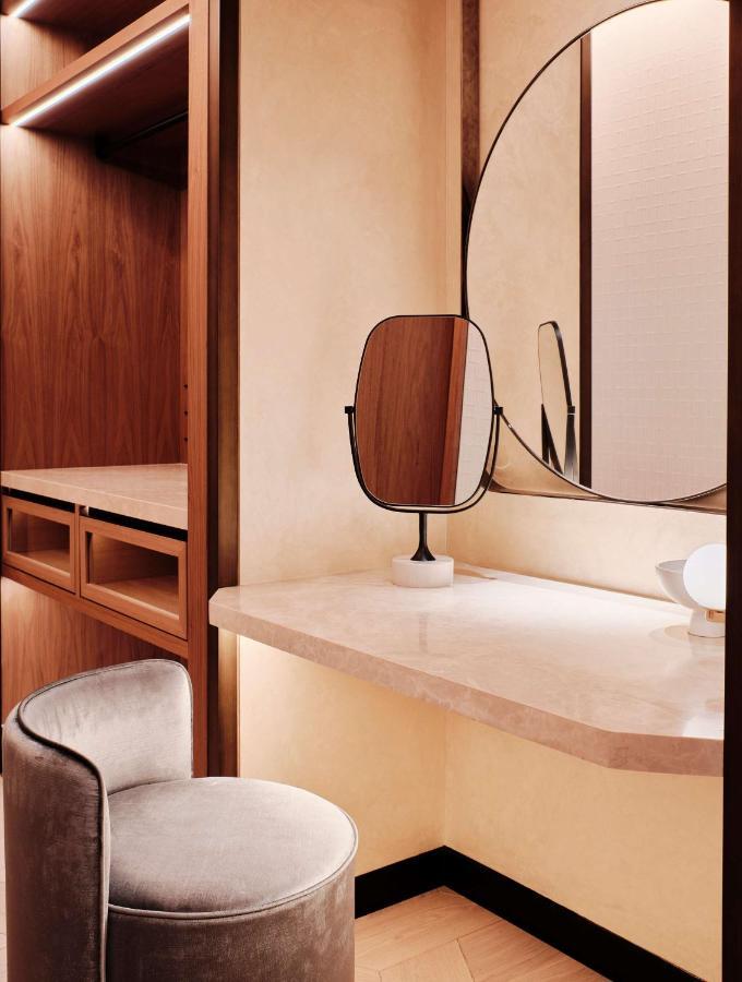 Отель Grand Hyatt Kuwait Кувейт Экстерьер фото A double-sided mirror