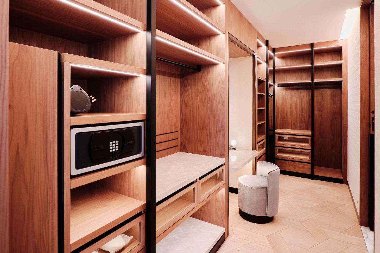 Отель Grand Hyatt Kuwait Кувейт Экстерьер фото A walk-in closet