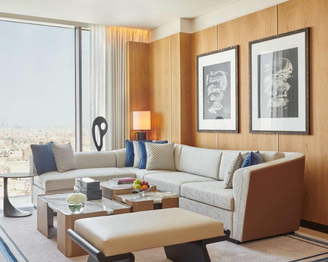 Отель Grand Hyatt Kuwait Кувейт Экстерьер фото A living room at the Ritz-Carlton, Riyadh