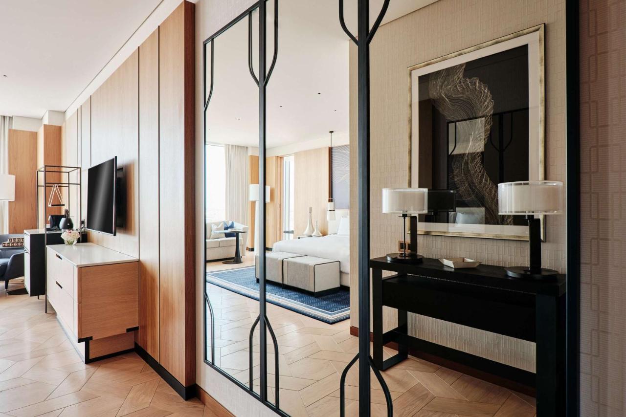 Отель Grand Hyatt Kuwait Кувейт Экстерьер фото A suite at the hotel