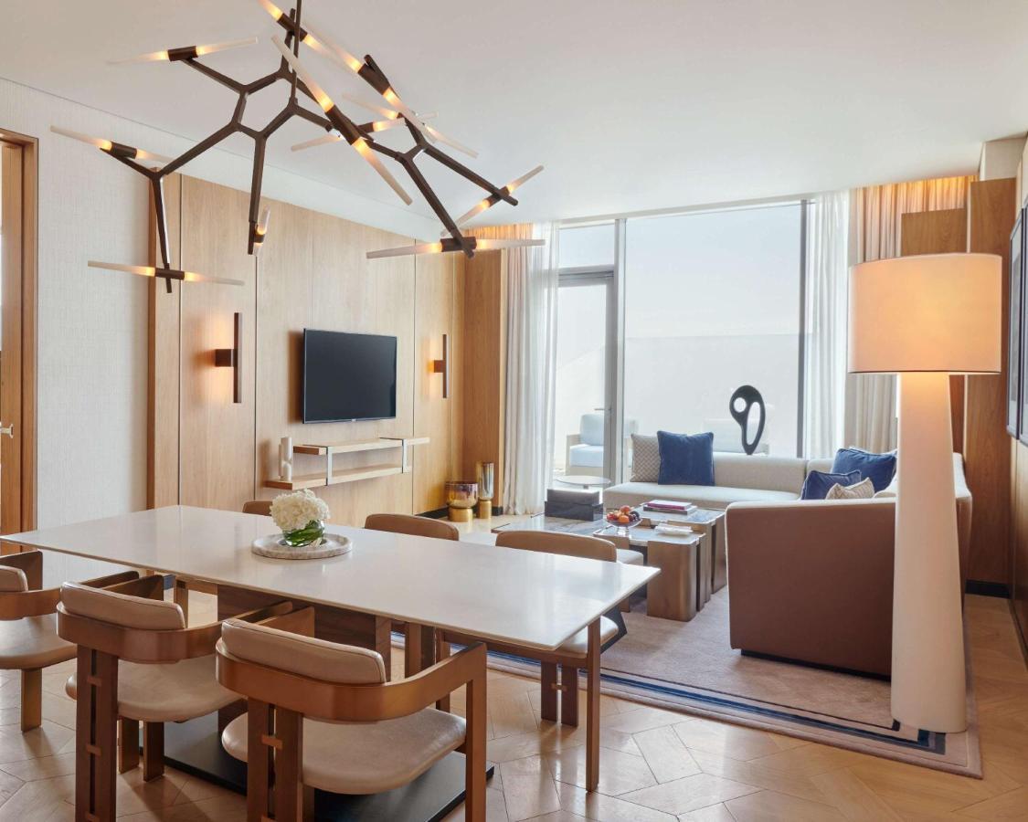 Отель Grand Hyatt Kuwait Кувейт Экстерьер фото A suite at the hotel