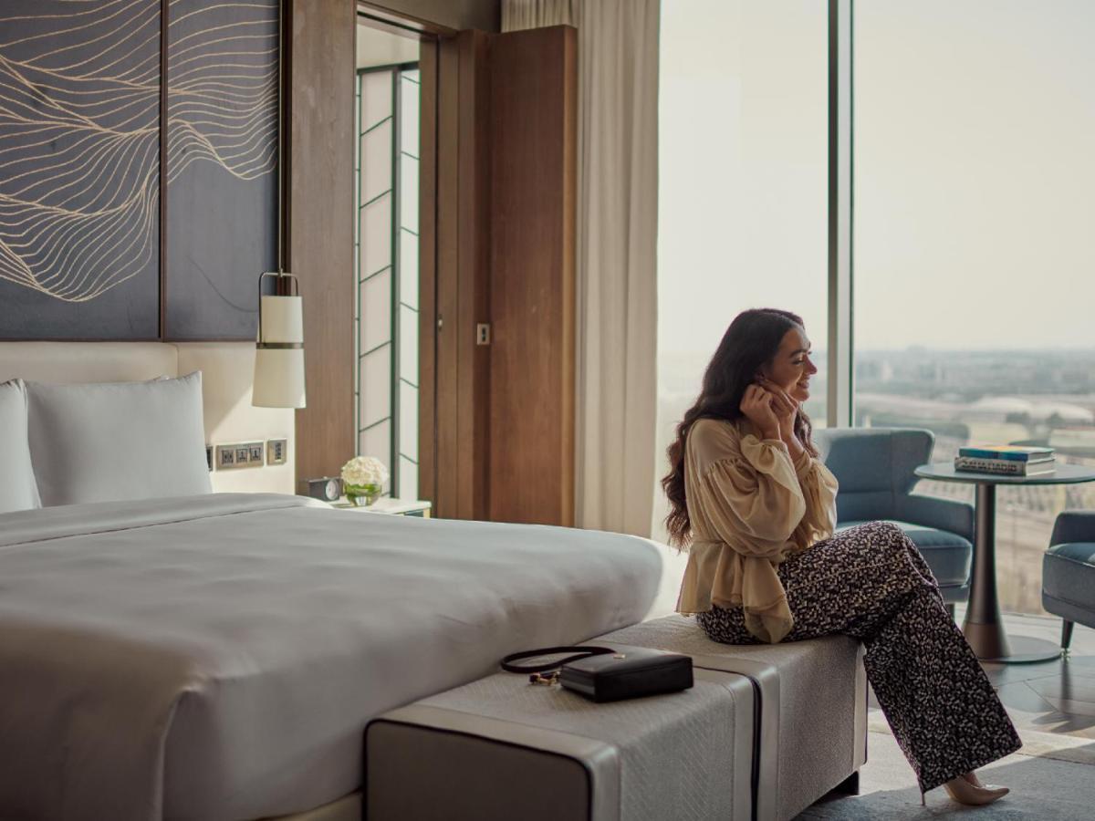 Отель Grand Hyatt Kuwait Кувейт Экстерьер фото A guest in a room at the hotel